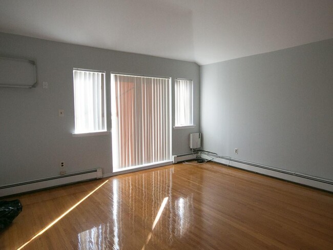 Foto del edificio - 9440 Ridge Blvd