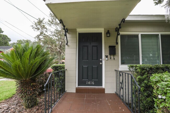 Photo - 1416 E Washington St House