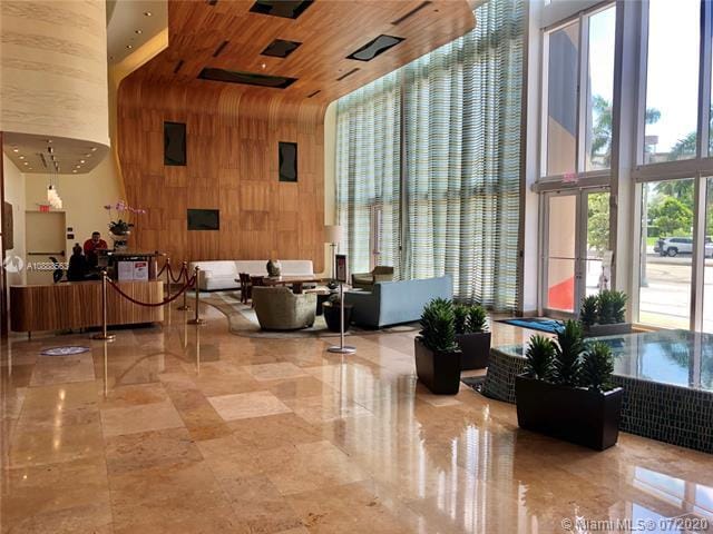 Building Photo - 500 Biscayne Blvd