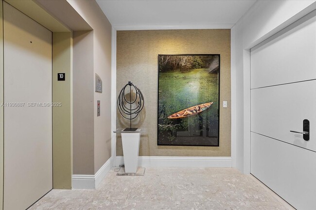 Foto del edificio - 17121 Collins Ave