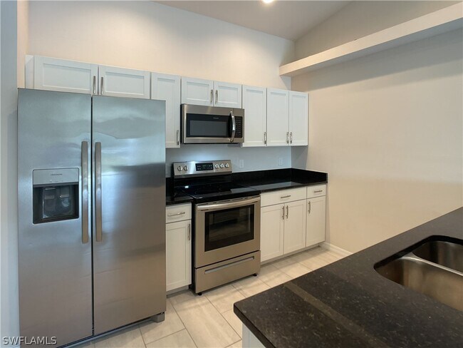 Building Photo - 3609 SW 8th Pl