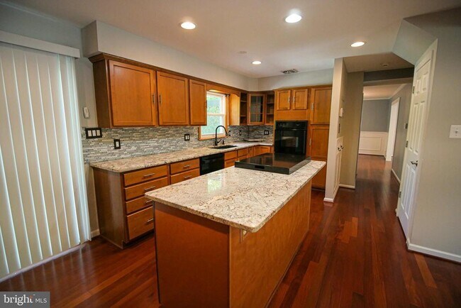 Foto del edificio - 13210 Nickleson Dr