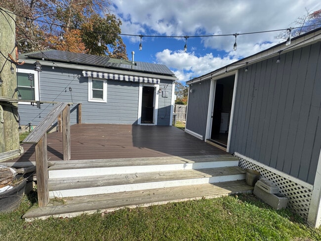 Building Photo - 28 Sheridan Dr
