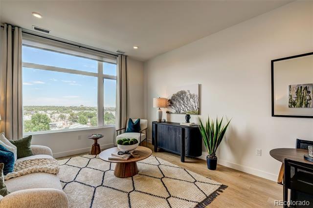 Foto del edificio - 1521 Hooker St