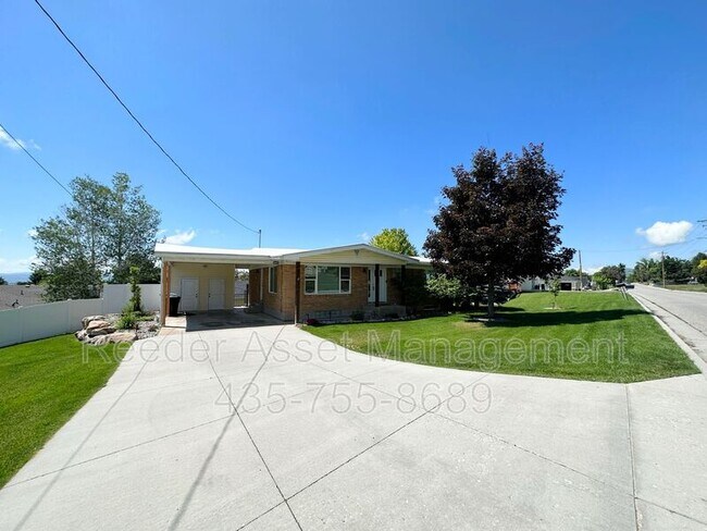Building Photo - 165 N 400 E