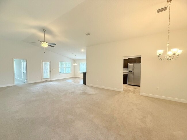 Building Photo - Spacious Home - Ashley Place