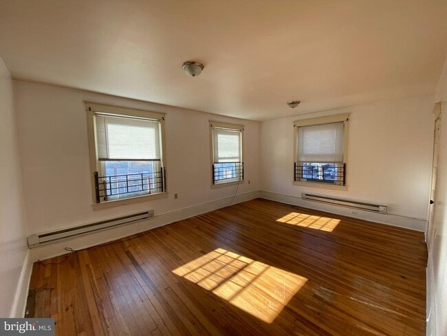 Building Photo - 1590 W Market St