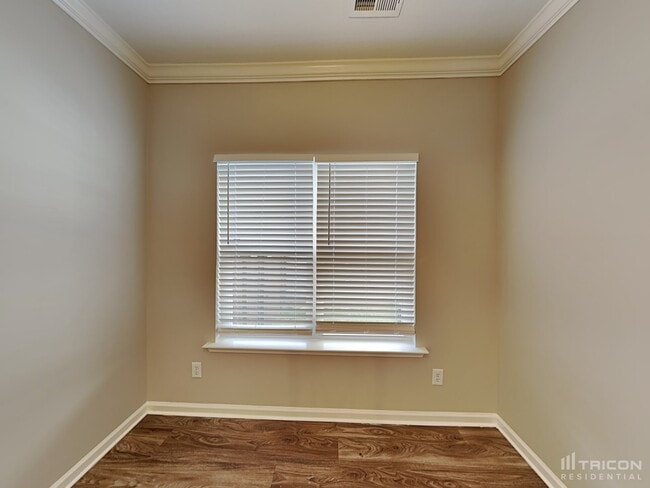 Building Photo - 208 Chestnut Oak Ln