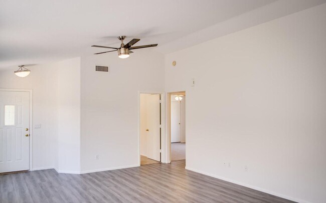 Foto del edificio - 4366 E Hartford Ave