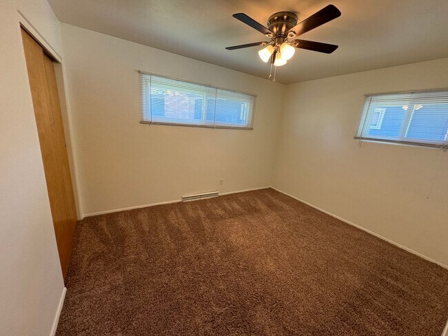 Building Photo - Beautiful Quiet home