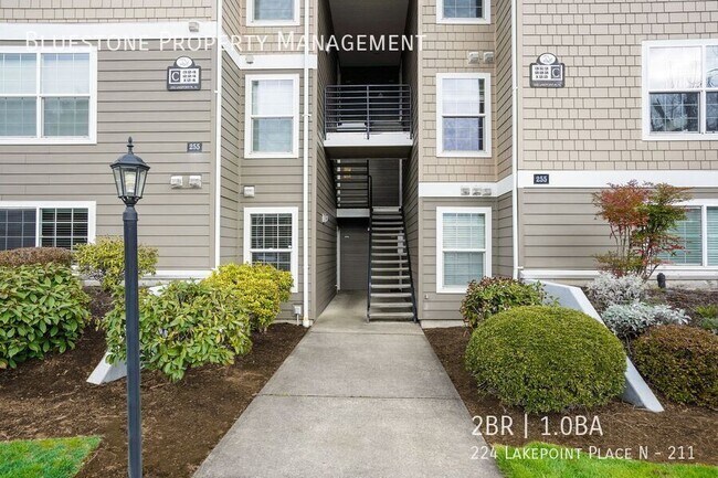 Building Photo - 224 Lakepoint Pl N