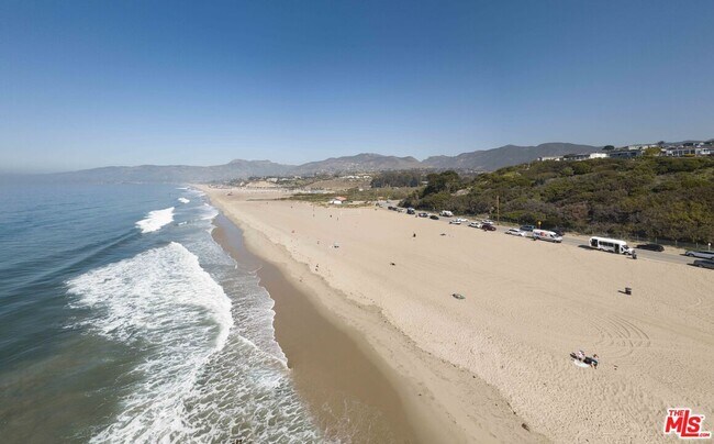 Foto del edificio - 6476 Cavalleri Rd