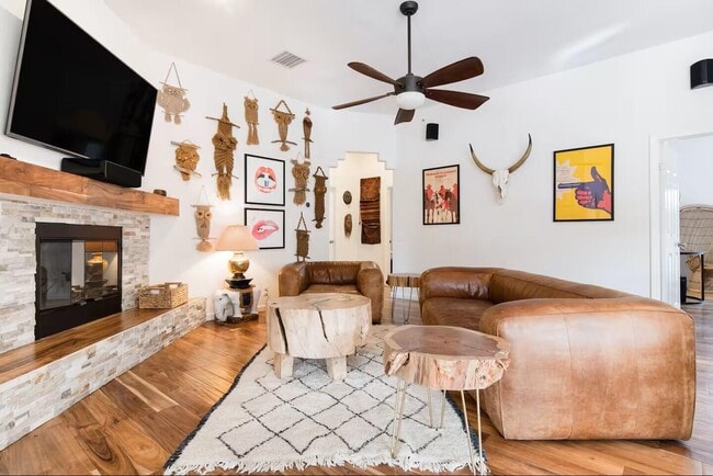 Building Photo - 53180 Avenida Mendoza