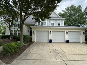 Building Photo - 445 Blue Ash Dr