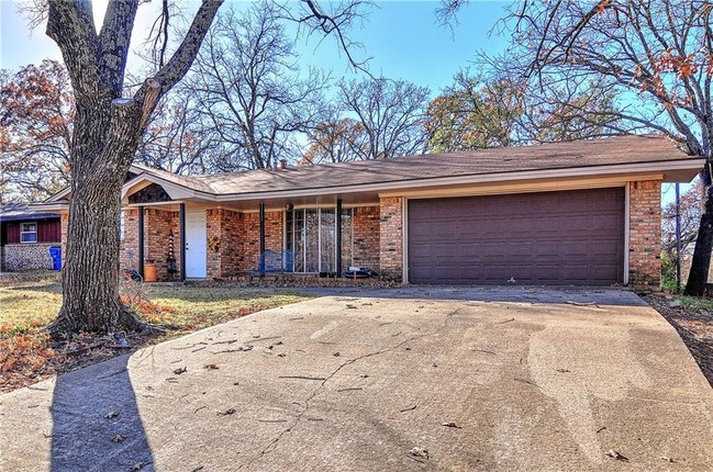 Building Photo - 159 Circle Dr