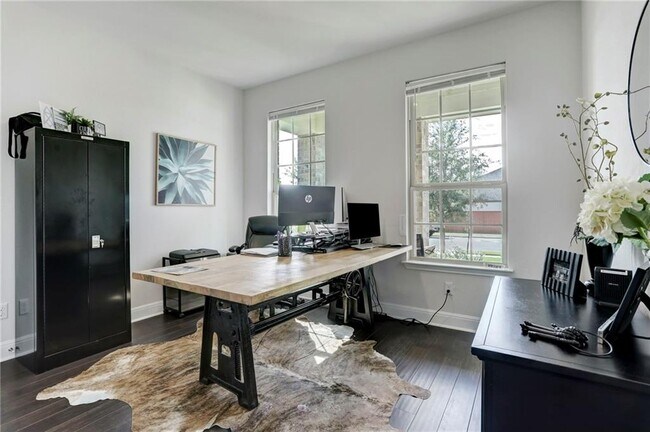 Building Photo - 3208 Bravo Dr