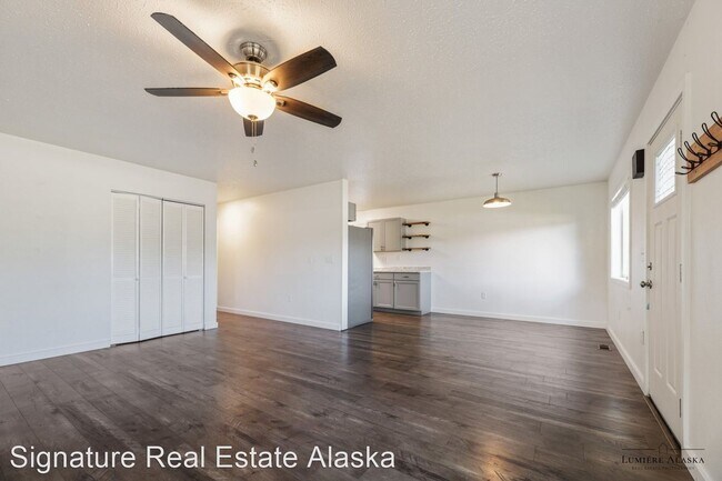 Building Photo - 3 br, 1 bath House - 1532 S Chugach Street