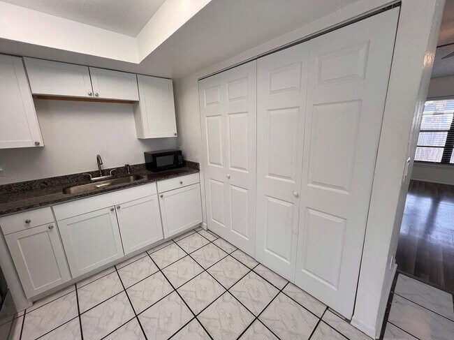 Foto del edificio - 2773 Cypress Dr