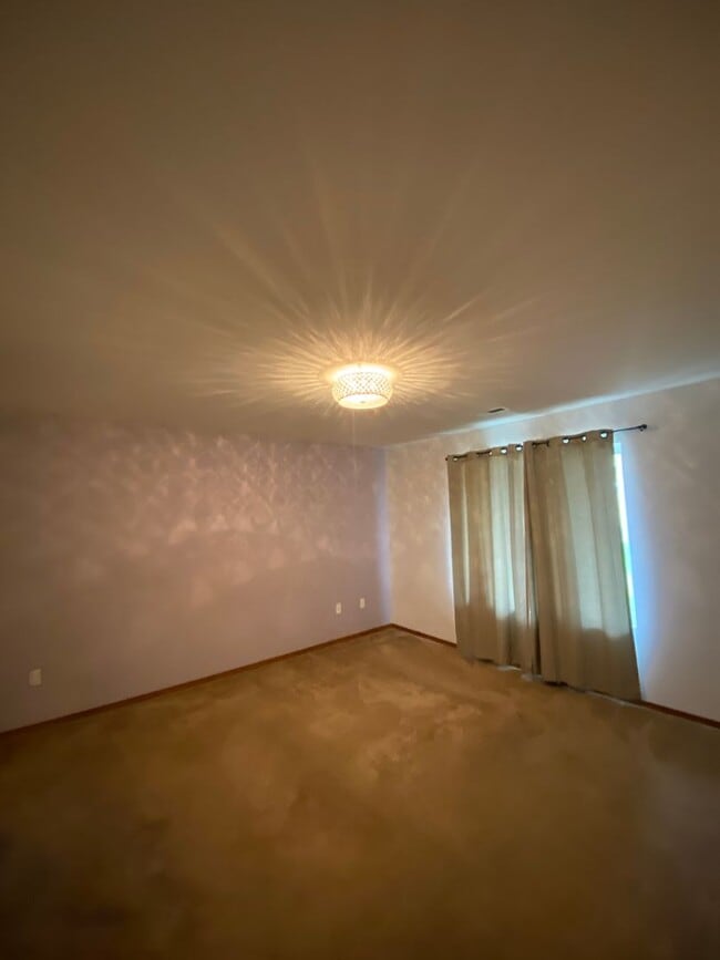 Building Photo - Kent Rambler for rent in cul-de-sac