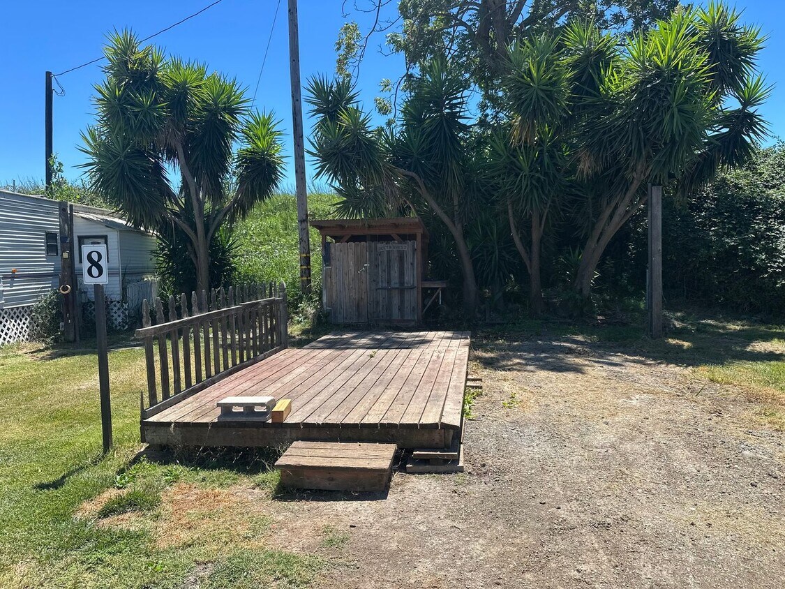 Foto del edificio - 687-711 W Brannan Island Rd