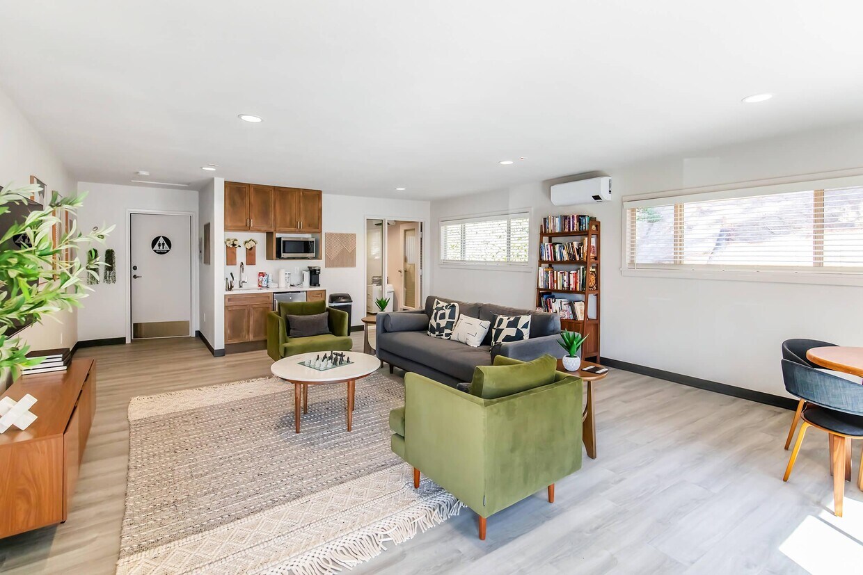 Foto principal - The Outlook at Mission Valley Apartments