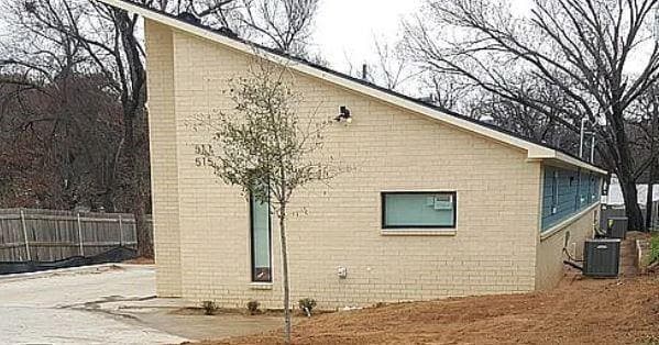Building Photo - 511 Oakwood Ln