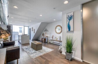 Building Photo - 629 W Oxford St