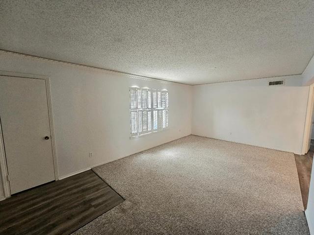 Foto del edificio - 5825 Birchbrook Dr