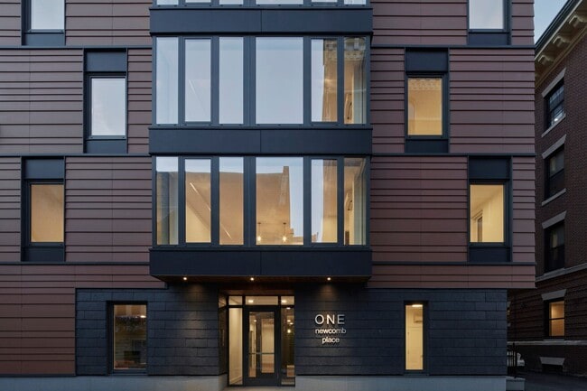 Building Photo - Renovated 3 bed 2 bath in the South End....