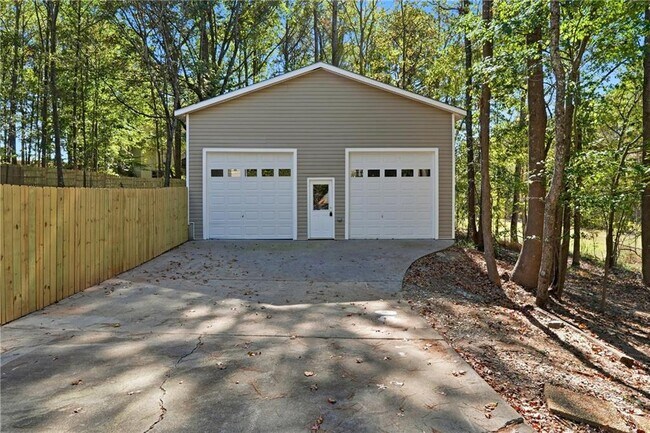 Building Photo - 209 Barrett Springs Way