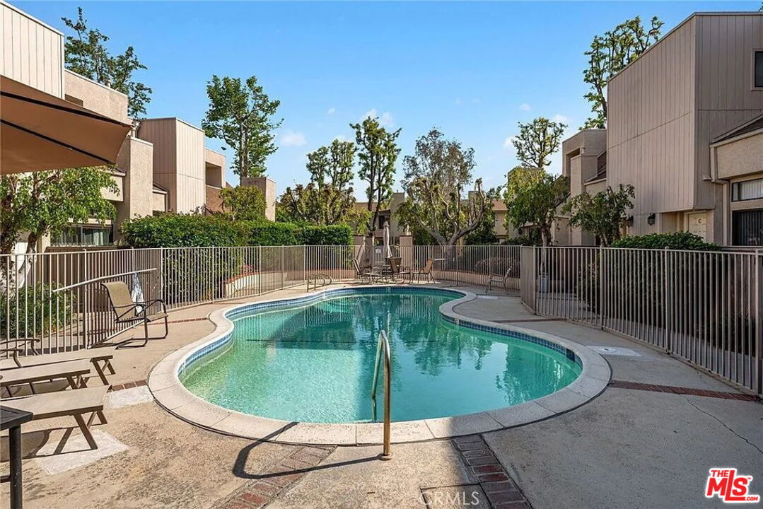 Foto principal - 15175 Magnolia Blvd