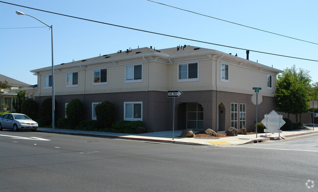 Building Photo - 202 E Lake Ave