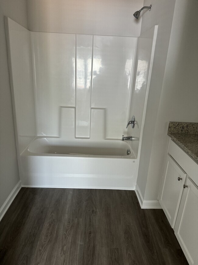 Building Photo - 119 Red Oak Trl