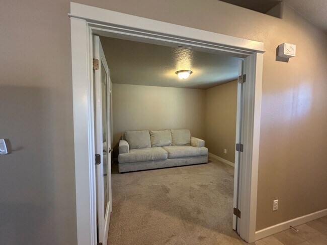 Oficina/Dormitorio 3 - 511 Casting St SE