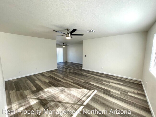 Foto del edificio - 3 br, 2 bath House - 3684 N. Wells St.