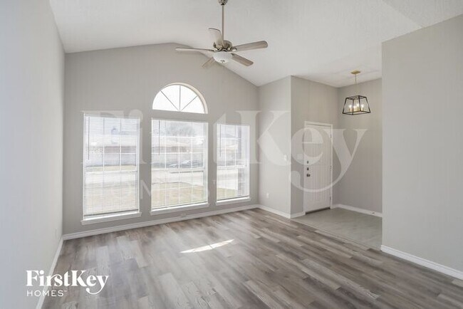 Building Photo - 8136 Iris Cir