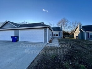 Building Photo - 2109 Pike's Peek Pl