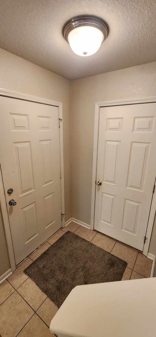 Building Photo - Spacious Town House for Rent