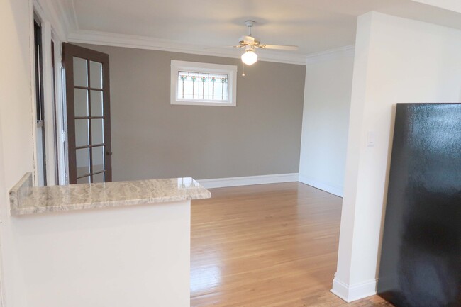 Building Photo - 538 S Ridgeland Ave