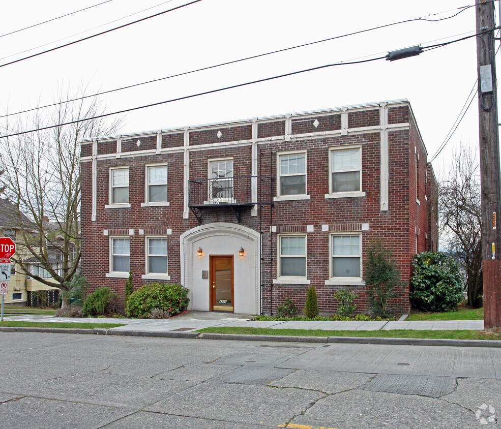 The Elwood Apartments in Seattle, WA