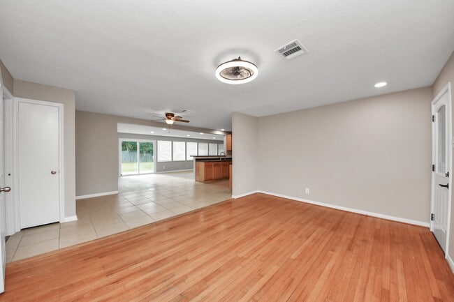 Foto del edificio - 7914 Marinette Dr