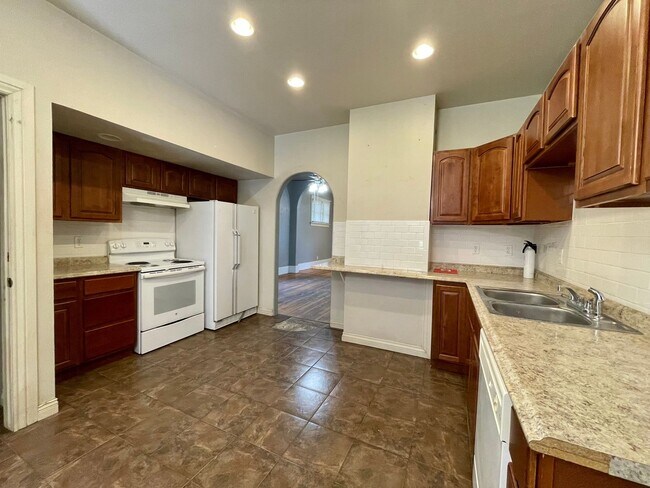 Foto del edificio - AVAILABLE NOW! Move-In Special! Half Off F...