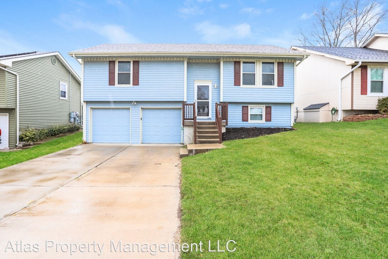 3 br, 1.5 bath House 7202 N Farley Ave House Rental in Kansas City, MO