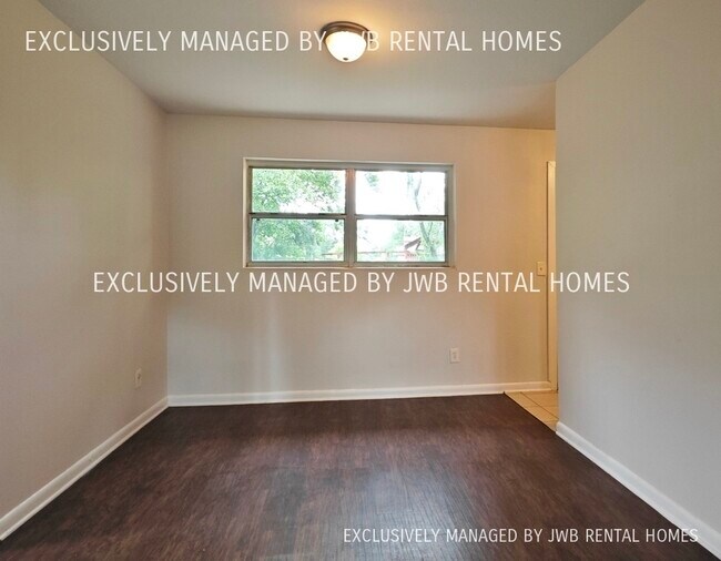 Foto del edificio - 1821 Agave Cir W