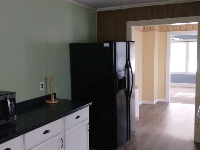 Building Photo - 907 Greenleaf