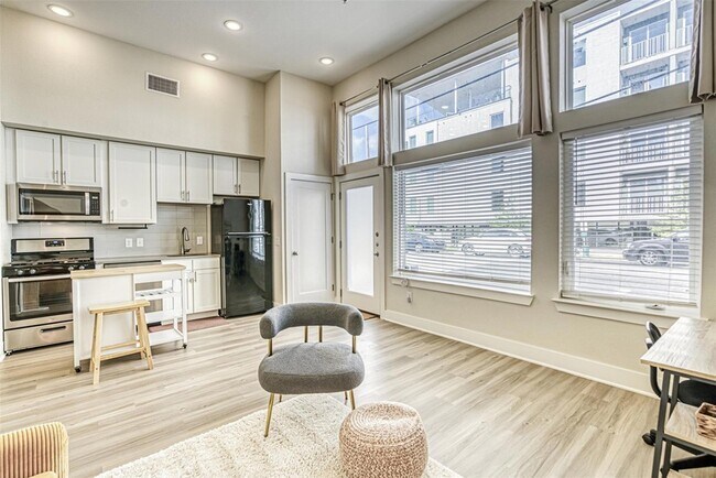 Foto del edificio - 2827 Manor Road Unit 2101