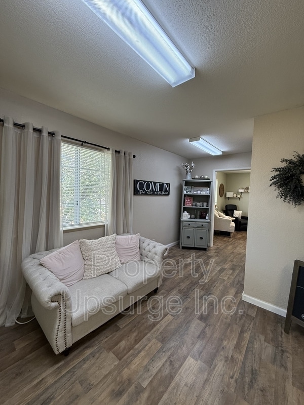 Building Photo - 3400 Bechelli Ln