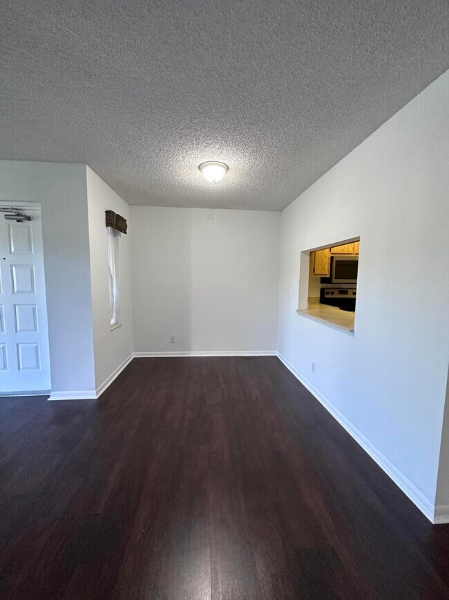 Building Photo - 13870 Oneida Dr
