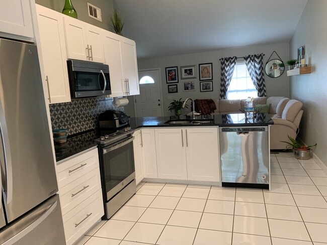 Building Photo - 2732 Adela Ave