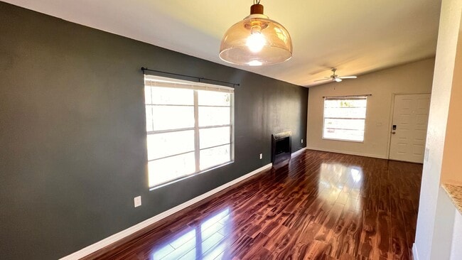 Building Photo - Charming 2-bedroom, 2-bathroom  condo in t...